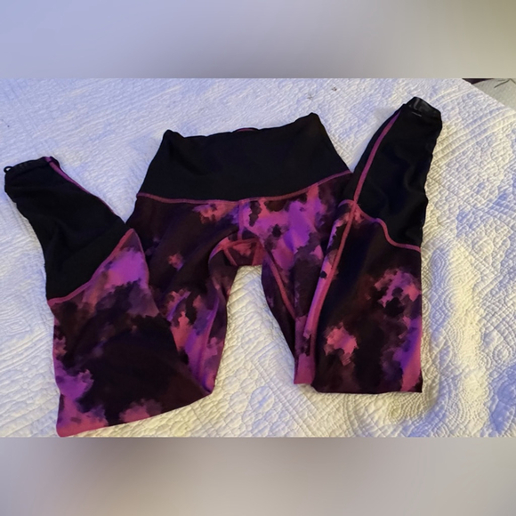 🖤 Lululemon Sweaty Endeavor Tight
Blooming Pixie Raspberry Black / Black - Picture 10 of 15